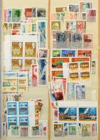 Vasút motívum gyűjtemény összeállításához összeszedett rengeteg régi és modern bélyeg, sorok, blokko...