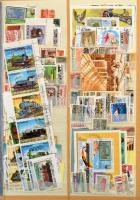 Vasút motívum gyűjtemény összeállításához összeszedett rengeteg régi és modern bélyeg, sorok, blokko...