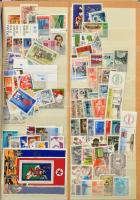 Vasút motívum gyűjtemény összeállításához összeszedett rengeteg régi és modern bélyeg, sorok, blokko...