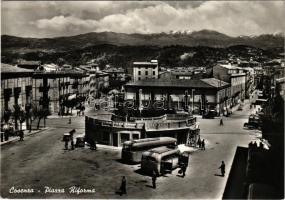 1957 Cosenza, Piazza Riforma, Place de la Réforme, Reformation square, Reformationsplatz / street view, bus station, mountains. Fotocelere Torino (EK)