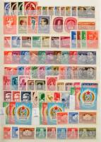 1945-2015 Sorok és önálló értékek, szépen kezelt, közel teljes gyűjtemény, benne jó minőségű magyar sorok és bélyegek 30 lapos, A/4-es Leuchtturm berakóban, listával (721.400)