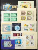 1949-2008 312 klf blokk + 43 db emlékív, 16 lapos, nagyalakú berakóban, listával (337.000)