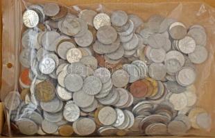 Vegyes, magyar és külföldi érmetétel mintegy ~1kg súlyban T:vegyes Mixed, Hungarian and foreign coin lot (~1kg) C:mixed