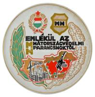 1980. "Emlékül az MH hátországvédelmi parancsnoktól" hátoldalon jelzett hollóházi porcelán plakett (174mm) T:XF