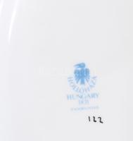 Hollóházi vízmerítő nő, jelzett, kis kopással, m: 18,5 cm