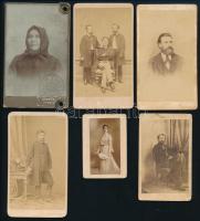 cca 1870-1900 Férfi és női portrék, 6 db keményhátú fotó (vizitkártya, mignon fotó), különféle műtermekből, közte egy MÁV szárazbélyegzővel ellátott, változó állapotban, 6,5x4,5 cm és 10,5x6,5 cm között