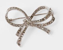 Ezüst (Ag) markazitos masni bross, jelzett, 4,3×3,4 cm, bruttó: 9,8 g