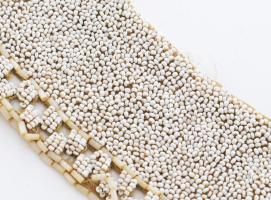 cca 1900 Gyöngyfűzött nyakék, h: 60 cm