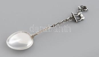 Ezüst (Ag) díszkanűl plasztikus szarvas nyéllel, jelzett, h: 10 cm, nettó: 7,2 g