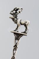 Ezüst (Ag) díszkanűl plasztikus szarvas nyéllel, jelzett, h: 10 cm, nettó: 7,2 g