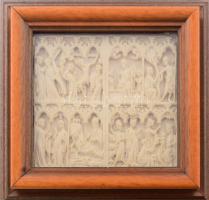 Az Iparművészeti Múzeum Krisztus szenvedéstörténetét ábrázoló csont diptichonjának másolata üvegezett keretben, 24x26 cm