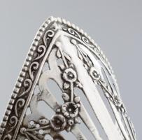 Ezüst (Ag) áttört virágmintás ékszertartó kosár, jelzett, 9,4×5,5 cm, nettó: 37,8 g