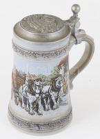 Német historizáló mintás fedeles korsó, m: 18 cm