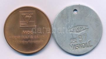 DN "BVM - 37 - Miskolc" (Beton- és Vasbetonipari Művek) egyoldalas lyukasztott Al bárca, hátoldala pirosra festve (43mm) + DN "MOL Magyar Olajé ás Gázipari Részvénytársaság / Magyar Olajiparért III. Fokozata" kétoldalas bronz emlékérem (40mm) T:XF,VF