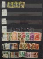 Többpéldányos rendező az 1945-1958 közötti időszakból, 12 vastag fekete lapos A4-es berakóban