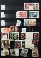 Többpéldányos rendező az 1945-1958 közötti időszakból, 12 vastag fekete lapos A4-es berakóban