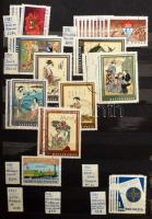 Többpéldányos rendező az 1971-1976 közötti időszakból, 12 vastag fekete lapos A4-es berakóban