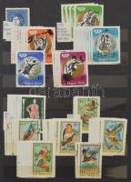 Többpéldányos rendező az 1971-1976 közötti időszakból, 12 vastag fekete lapos A4-es berakóban