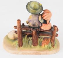 1939-1949 Hummel bárányoknak zenélő gyermekek figura, jelzett, hibátlan, 12x11 cm