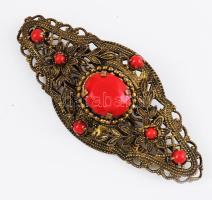 Csiszolt piros köves bross, h: 5,5 cm