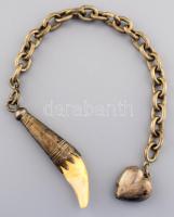 RÉSZBEN ezüst (Ag) emléktárgy, medálban hajdarabbal, ezüst (Ag) foglalatban foggal, h: 32 cm