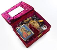 Régi díszdobozban minőségi bolha és bizsu tétel, közte érdekes bizsuk, kegytárgyak, francia kegytárgytartó, bronz homár dísz, stb.