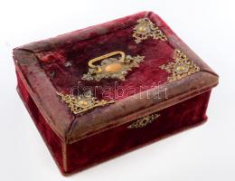Régi díszdobozban minőségi bolha és bizsu tétel, közte érdekes bizsuk, kegytárgyak, francia kegytárg...