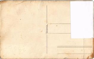 Abbazia, Opatija; férfi fodrász munka közben. Foto Savoia / hairdresser while working. photo (r)