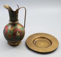 Indiai festett réz kancsó alátéten, m: 26 cm