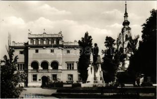 1961 Miskolc, Erdőigazgatósági épület és Deák Ferenc szobra. Képzőművészeti Alap Kiadóvállalata (felületi sérülés / surface damage)
