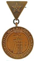 1950. "Komló Építéséért Emlékérem" bronz kitüntető emlékérem (32mm) T:AU
