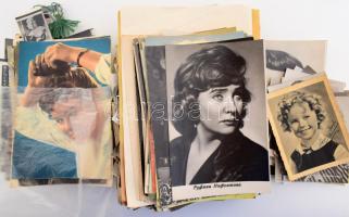 cca 1960-1980 Nagy vegyes külföldi színész és zenész tétel, benne fotókkal, képeslapokkal, nyomatokkal.