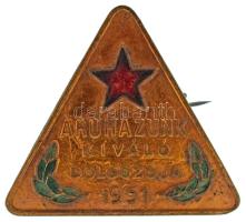 1951. "Áruházunk kiváló dolgozója 1951" részben zománcozott fém kitüntető jelvény T:XF