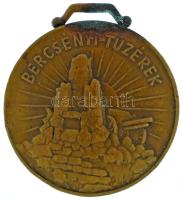 1930. "Bercsényi-Tüzérek" bronz emlékérem. Szign.: Berán Nándor (1889-1965) (45x50mm) T:XF patina
