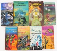 8 db Kozmosz fantasztikus könyv - A sötétség balkeze; A város és a csillagok; A fekete bolygó testvérei; A psziborgok álmai; A kozmosz tüneménye; Az elveszett rakéta; A nyolcadik utas a halál; Éjszakai utazók. Kiadói papírkötés, jó állapotban.