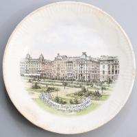 Budapest Szabadság tér emléktál, sérüléssel, d: 18,5 cm