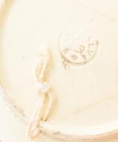 5 darab régi fajansz dísztál, jelzett, sérülésekkel, d: 23 cm