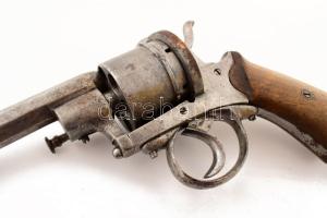 Lefaucheux-rendszerű, hatlövetű forgótáras revolver, cca. XIX. sz. közepe-második fele, jelzett, sor...