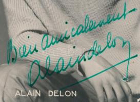 Alain Delon (1935-) francia színész aláírása az őt ábrázoló képeslapon / Autograph signature of Alain Delon