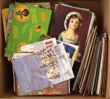 Kb. 800 db MODERN vegyes üdvözlőlap dobozban / Cca. 800 modern greeting art postcards in a box
