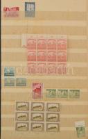 Magyar készlet 50-es évek előtti bélyegekkel, négyestömbökkel, főleg bélyegzés nélküli bélyegekkel