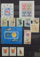 Kis magyar összeállítás blokkokkal, kisívekkel 8 lapos A/4 berakóban + hozzá készlet maradvány 16 lapos Lindner berakóban