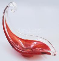 Anyagában pirosan színezett üveg asztaldísz, 22x21 cm