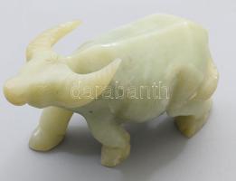 Faragott jáde bika figura, hibátlan, 12x7 cm