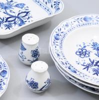 Kahla hagymamintás étkészlet 12 darabja, közte kínálótálakkal, jelzett