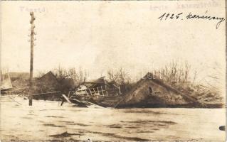 1925 Vésztő, Árvíz katasztrófa. Az 1925. december 24-iki árvíz Vésztő község határában elpusztított 212 lakóházat, 323 tanya épületet. Két és fél méter magasságban indult meg a víz. photo