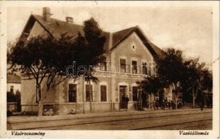 1931 Vásárosnamény, vasútállomás. Klein Lajos kiadása + "VÁSÁROSNAMÉNY - NYÍREGYHÁZA 120" vasúti mozgóposta bélyegző (gyűrődés / crease)