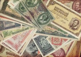 58db klf magyar bankjegy korona-, pengő-, forint-időszakból jobbakkal, Adamovszky-katalógus alapján rendezve, variánsokkal T:II,II/III,III