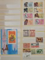 Lovak, lovasok, lovaskocsik, kutyák, macskák motívum gyűjtemény, több mint 600 bélyeg az egész világ...