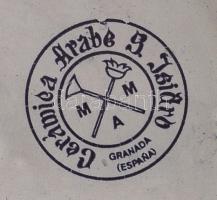 Dávid-csillagos díszítésű mázas kerámia falitányér, jelzett: Ceramica Arabe S. Isidro Granada (Spany...